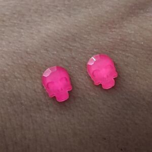 Studlycreations - mini neon pink skull earrings